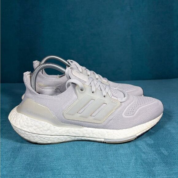 Size 7.5 - Women’s Adidas Ultraboost 22 Gray shoes - Picture 3 of 9